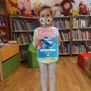 Nasza mała czytelniczka Aurelia po raz drugi otrzymała dyplom Małego Czytelnika za aktywne uczestnictwo w ogólnopolskim projekcie "Mała książka - wielki człowiek". Serdecznie gratulujemy! Życzymy dalszych sukcesów i wspaniałych przygód w świecie książek.